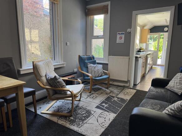 1 bed House Share to rent Image 9