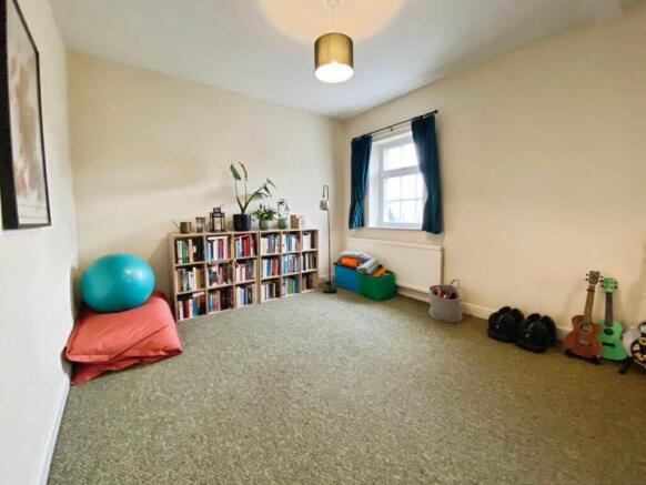 3 bed Apartment for sale Image 6