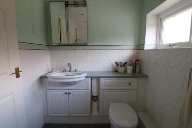 bathroom 1.jpg