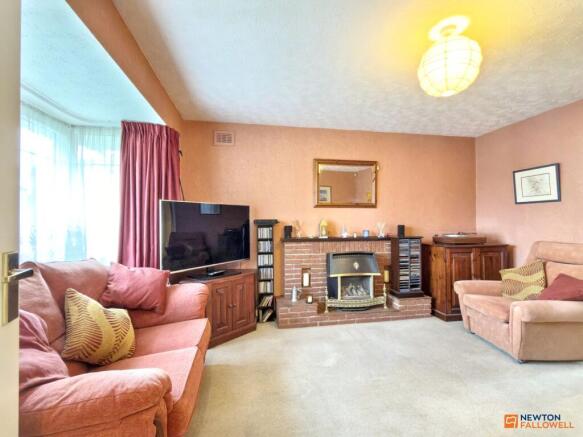 Cavendish Crescent, Hugglescote, LE67 photo 3