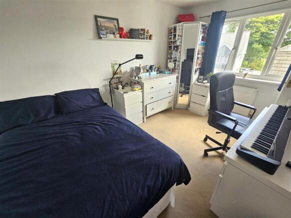 Bedroom 1.jpg