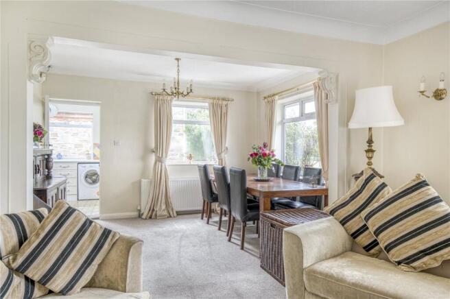 5 bed Bungalow for sale Image 9