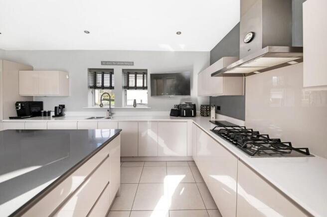 OPEN PLAN BREAKFAST KITCHEN ROOM