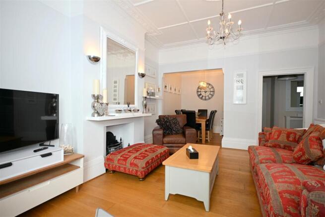 Sitting Room/Dining Room