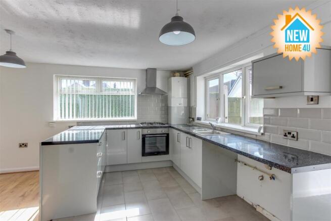 KITCHEN / DINING ROOM: