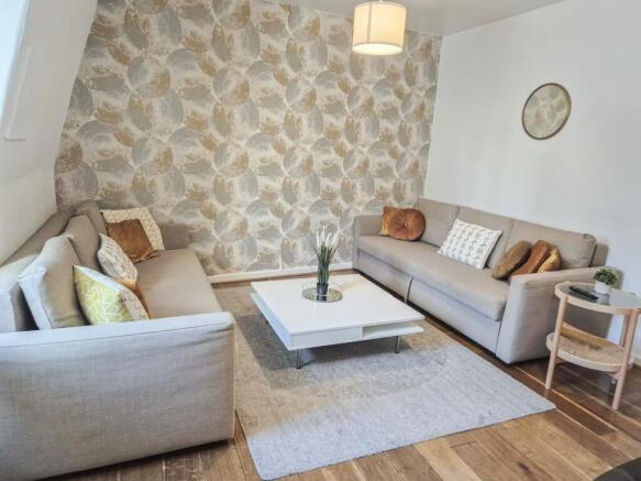 One Bedroom Flat to Let on Oxford Street