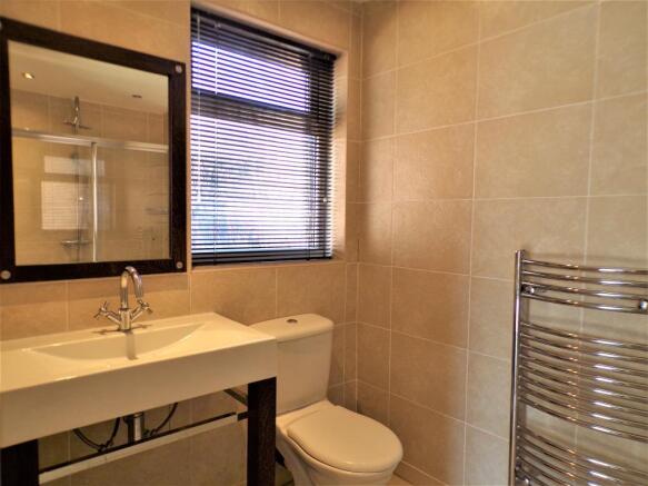 5 bed Detached for sale Image 12
