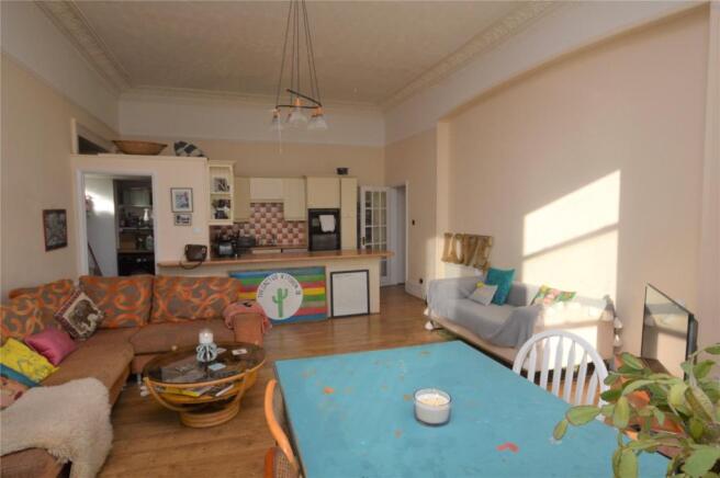 Lounge/Kitchen