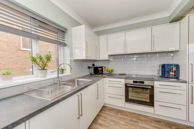 3 bed Semi-Detached for sale Image 4