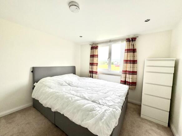 5 bed House to rent Image 10