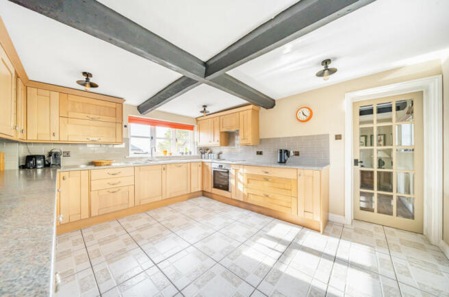 KITCHEN/BREAKFAST ROOM