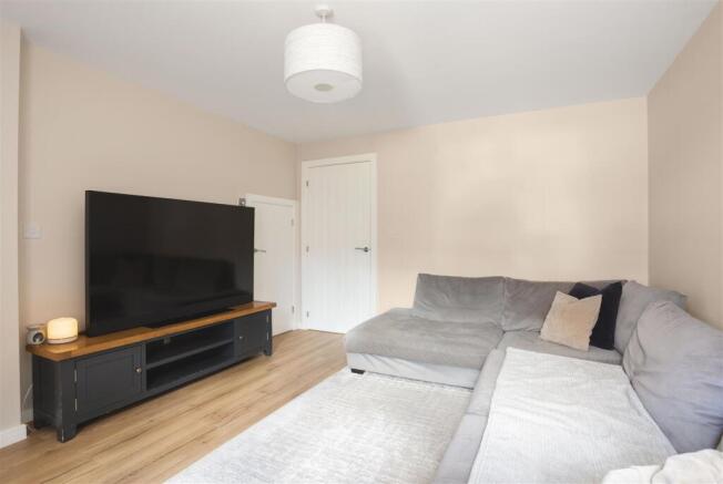 2 bed Semi-Detached for sale Image 8