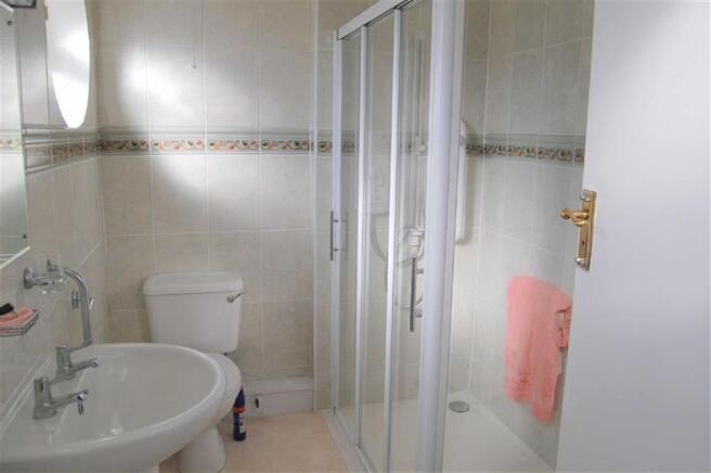 MODERN TILED SHOWERO