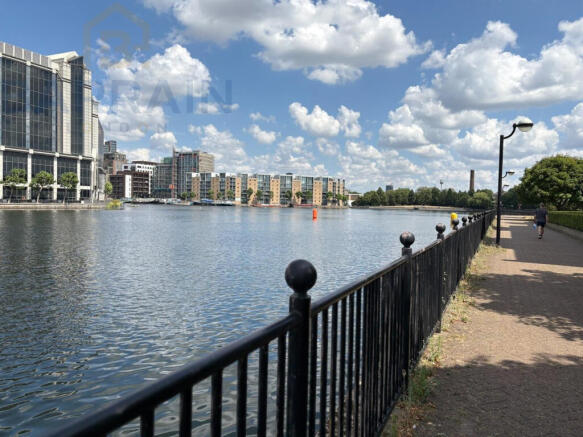 Wheat Sheaf, E14 Flat for Sale by Barrain London E
