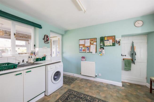 5 bed House for sale Image 6