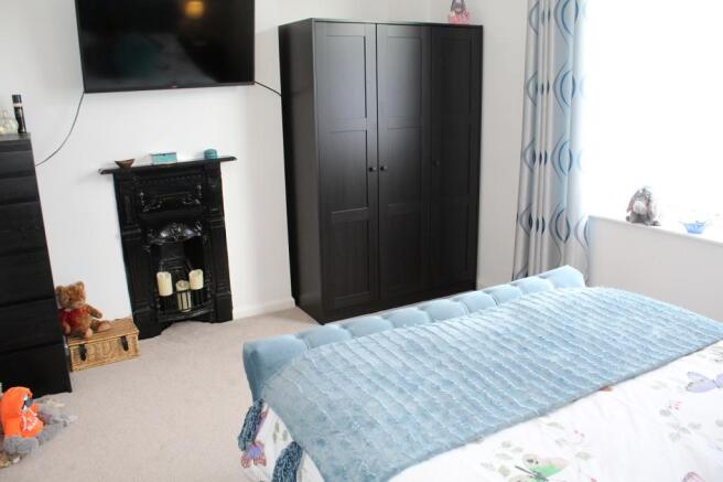Bedroom 1 Picture 2