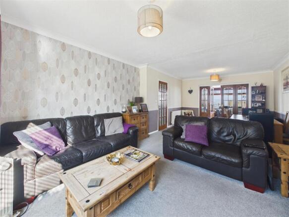Netherfields Crescent, Dronfield photo 4