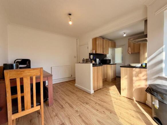 The Headlands, Northampton NN3 photo 4
