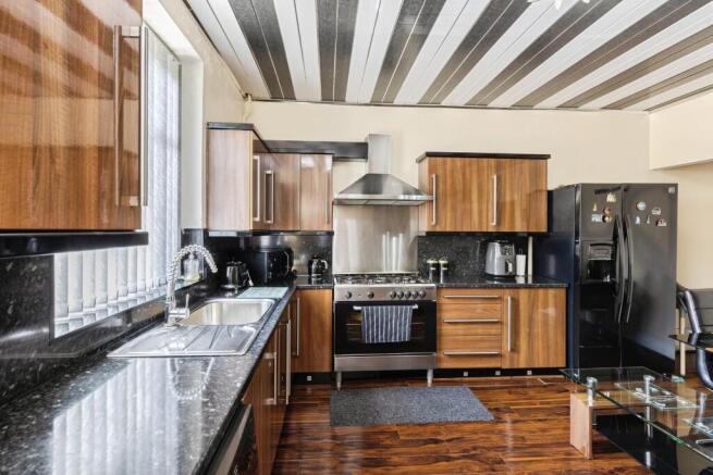 4 bed Terraced for sale Image 7