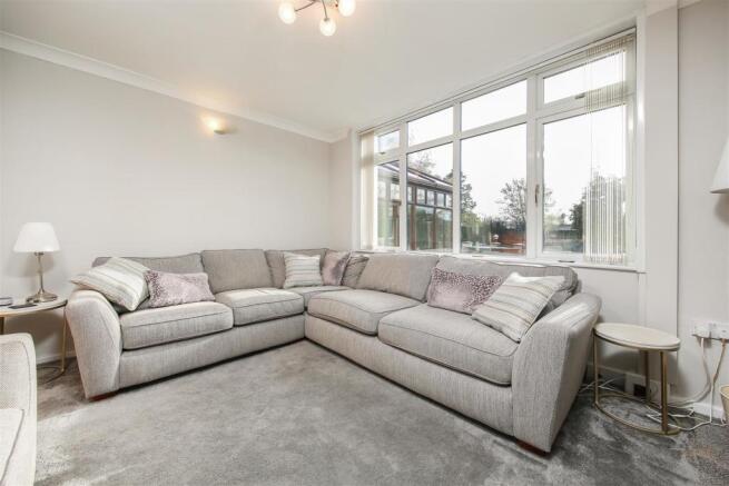 Living Room3.jpg
