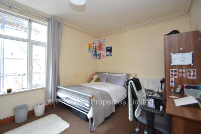 4 bed Terraced to rent Image 4