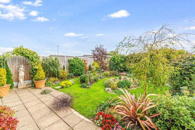 Silverberry Road, Worle - HANDY LOCATION  photo 3