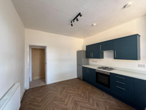 2 bed Terraced to rent Image 6
