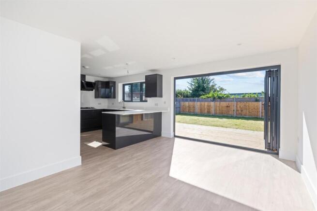 Swanbourne Close-8.jpg