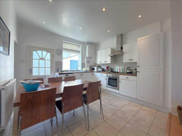 3 bed House for sale Image 7