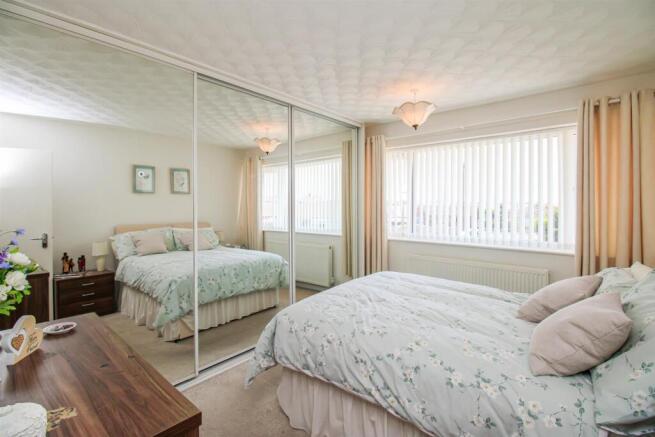 3 bed Semi-Detached for sale Image 7