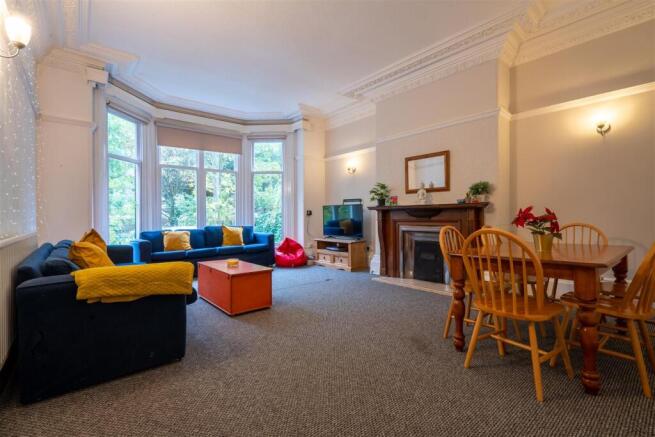 6 bed House to rent Image 7