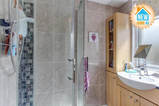 FAMILY BATHROOM: