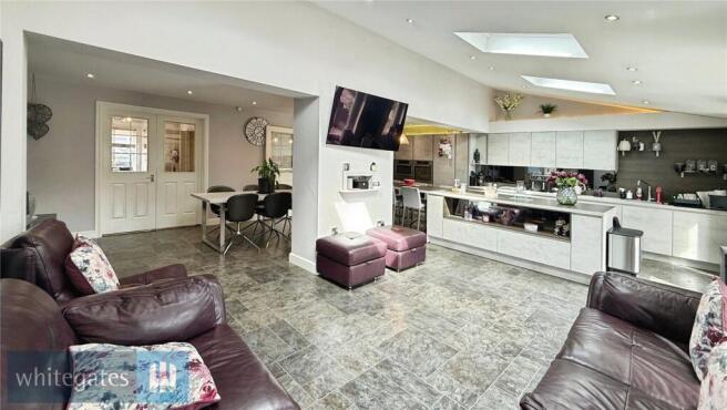 4 bed Detached for sale Image 6