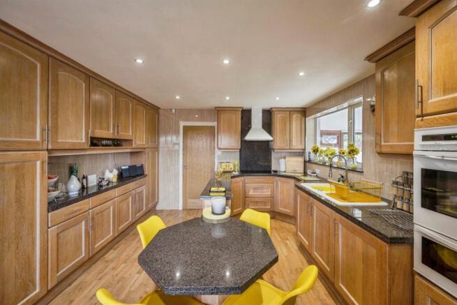 3 bed Detached Bungalow for sale Image 8