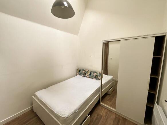 Studio to rent Image 5