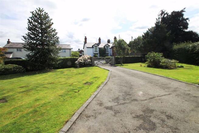 FRONT GARDEN