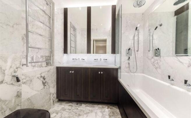 En suite Bathroom 1