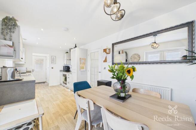 4 bed Detached for sale Image 7