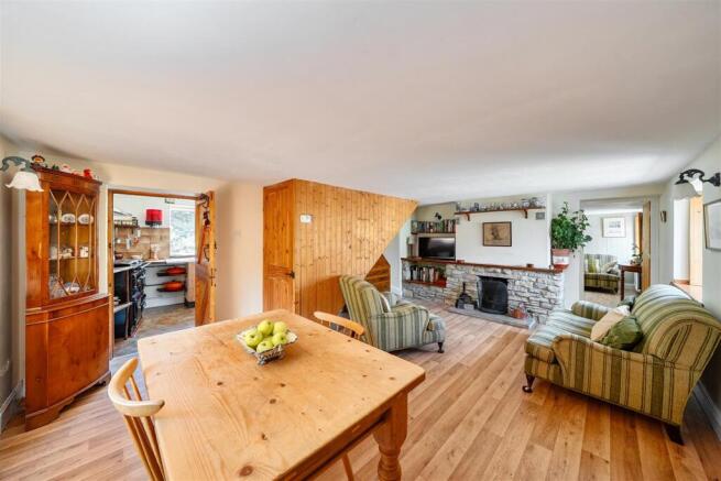 Sitting/dining room