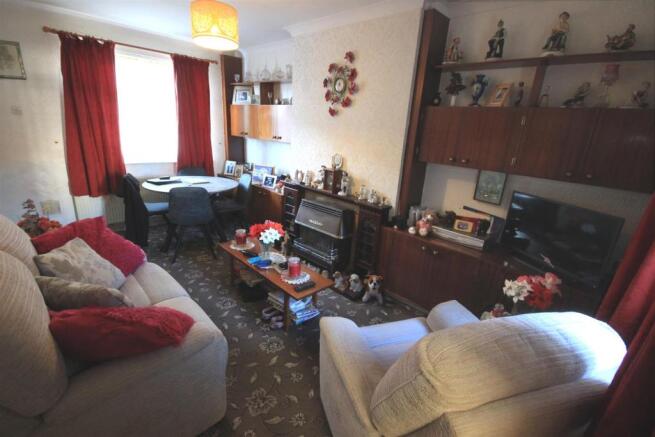 LOUNGE/DINING ROOM