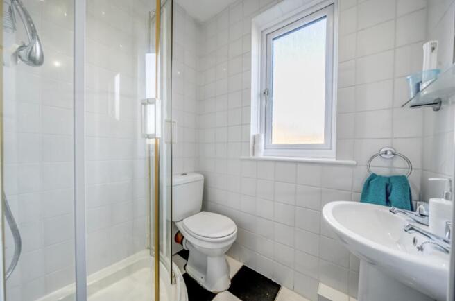 4 bed Detached for sale Image 12