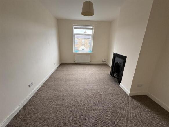 1 bed Terraced to rent Image 6