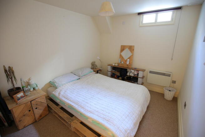 BEDROOM.JPG