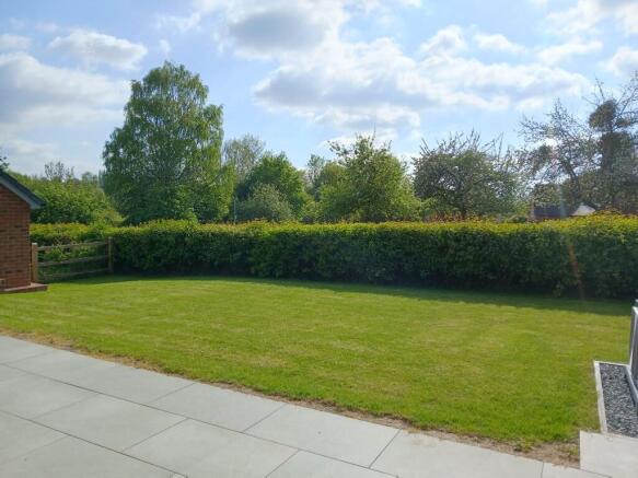 Three Willows Close, HR1 photo 4