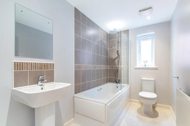 5 bed Detached to rent Image 4