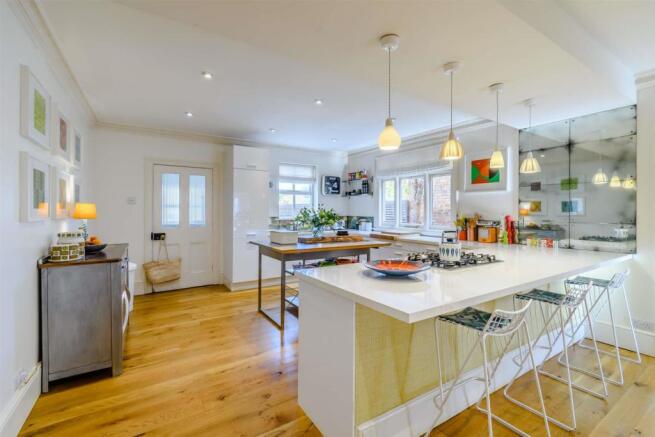 8443272-interior28-800.jpg