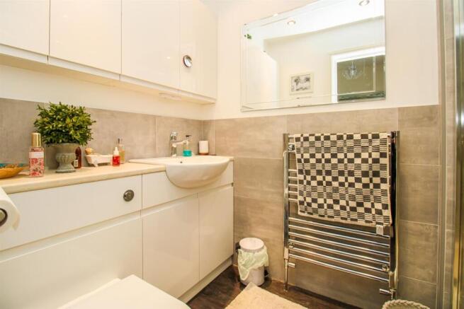 SHOWER ROOM/W.C.