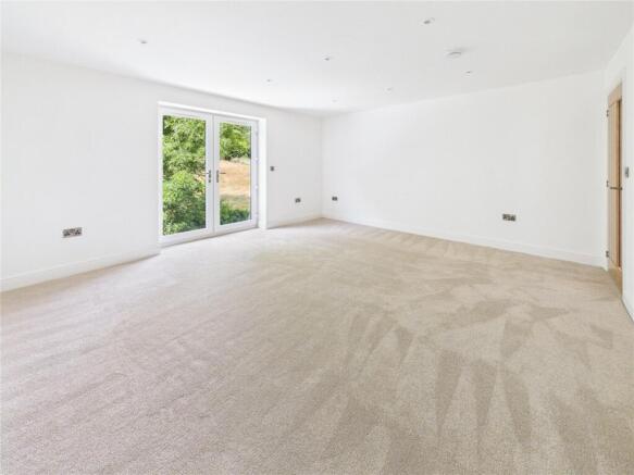 5 bed Detached for sale Image 10
