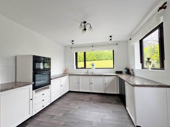 4 bed Detached Bungalow for sale Image 7