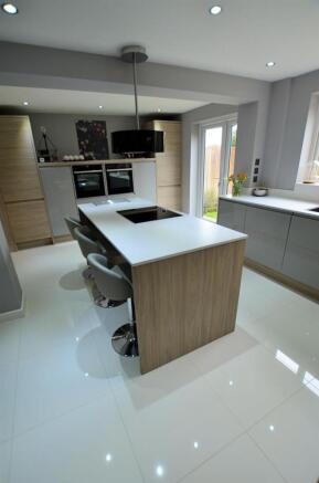 Kitchen 2.jpg